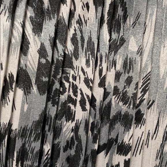 Julia Lane black & white animal pattern reversible jacket -Size Medium - Picture 8 of 16